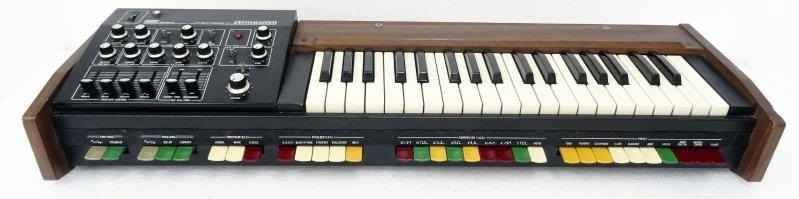 Photo du synthétiseur Roland SH-1000