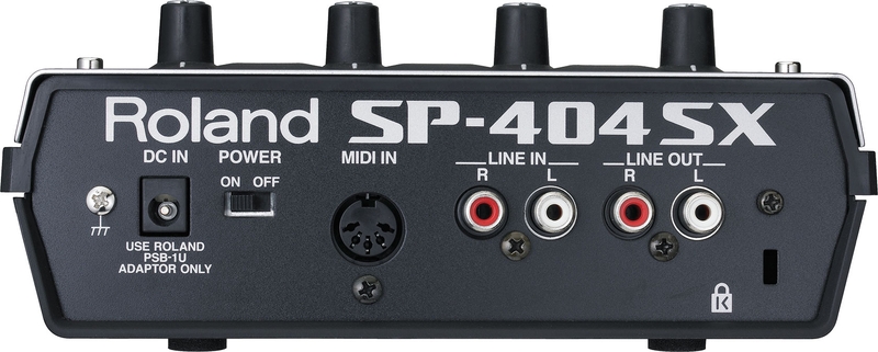 Panneau arrière de l'échantillonneur Roland SP-404SX Connectique de l'échantillonneur Roland SP-404SX