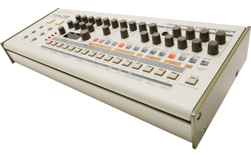 Photo de la boîte à rythmes Roland TR-09