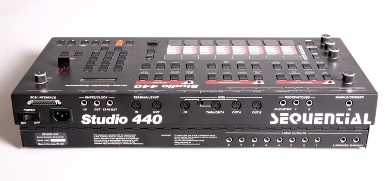 Panneau arrière de l'échantillonneur Sequential Circuits Studio 440 Connectique de l'échantillonneur Sequential Circuits Studio 440