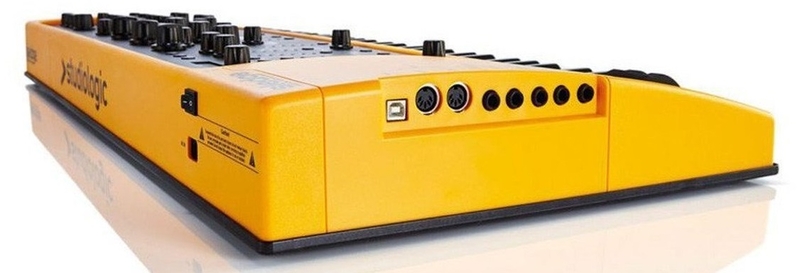 Connectique du synthétiseur Studiologic Sledge 2.0