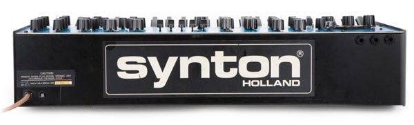 Connectique du synthétiseur Synton Syrinx