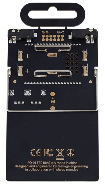 Panneau arrière du synthétiseur Teenage Engineering PO-14 Sub Connectique du synthétiseur Teenage Engineering PO-14 Sub