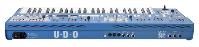 Panneau arrière du synthétiseur UDO Audio Super 6 Connectique du synthétiseur UDO Audio Super 6