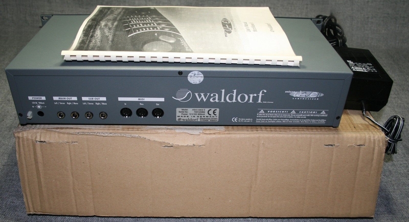 Panneau arrière du synthétiseur Waldorf Microwave II Connectique du synthétiseur Waldorf Microwave II
