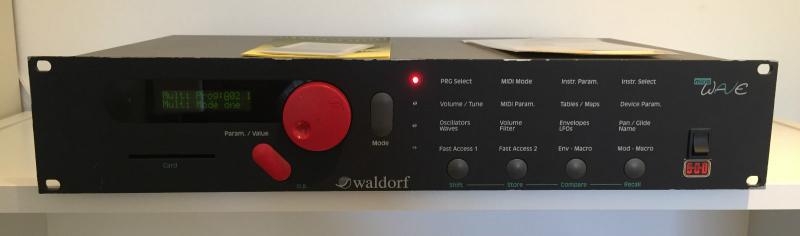 Panneau arrière du synthétiseur Waldorf Microwave Connectique du synthétiseur Waldorf Microwave
