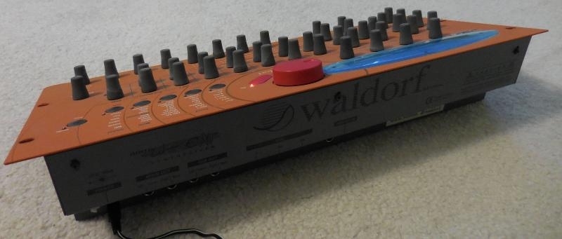 Panneau arrière du synthétiseur Waldorf Microwave XT Connectique du synthétiseur Waldorf Microwave XT