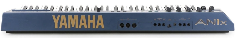 Connectique du synthétiseur Yamaha AN1X