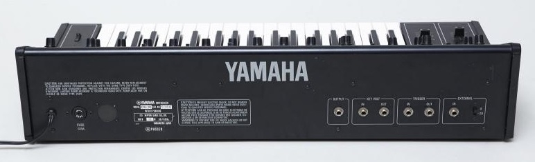 Connectique du synthétiseur Yamaha CS10