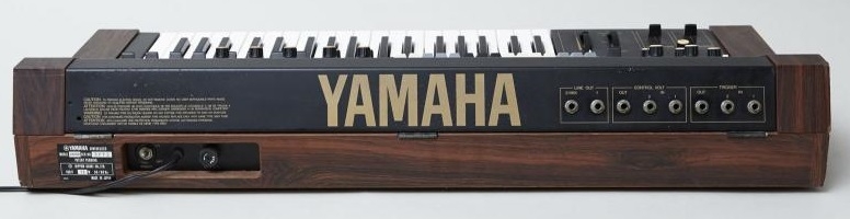 Connectique du synthétiseur Yamaha CS15D