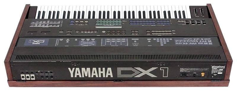 Connectique du synthétiseur Yamaha DX1