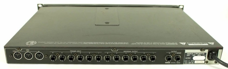 Connectique de l'expandeur Yamaha RM50