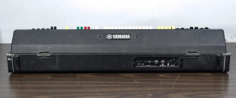 Connectique du synthétiseur Yamaha SY-2