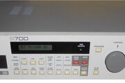 Sampleur Akai S700