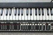 Synthétiseur Crumar Compac-Synth
