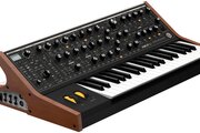 Synthétiseur Moog Sub 37 Tribute