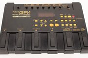 Synthétiseur Roland GR-1