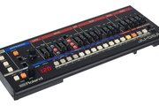 Synthétiseur Roland JU-06A