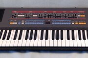 Synthétiseur Roland Juno-106S