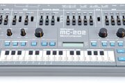 Roland MC-202