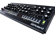 Synthétiseur Roland SE-02